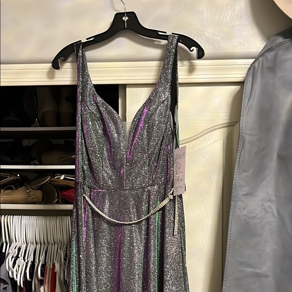 Lizzie g formal dress prom or formal never worn - Picture 2 of 3